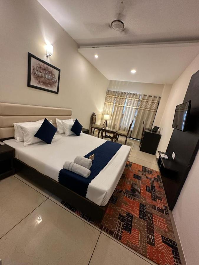 Hotel Jb Residency !! Luxurious & Royal Balcony Rooms !! Large Rooms Zirakpur Exteriér fotografie