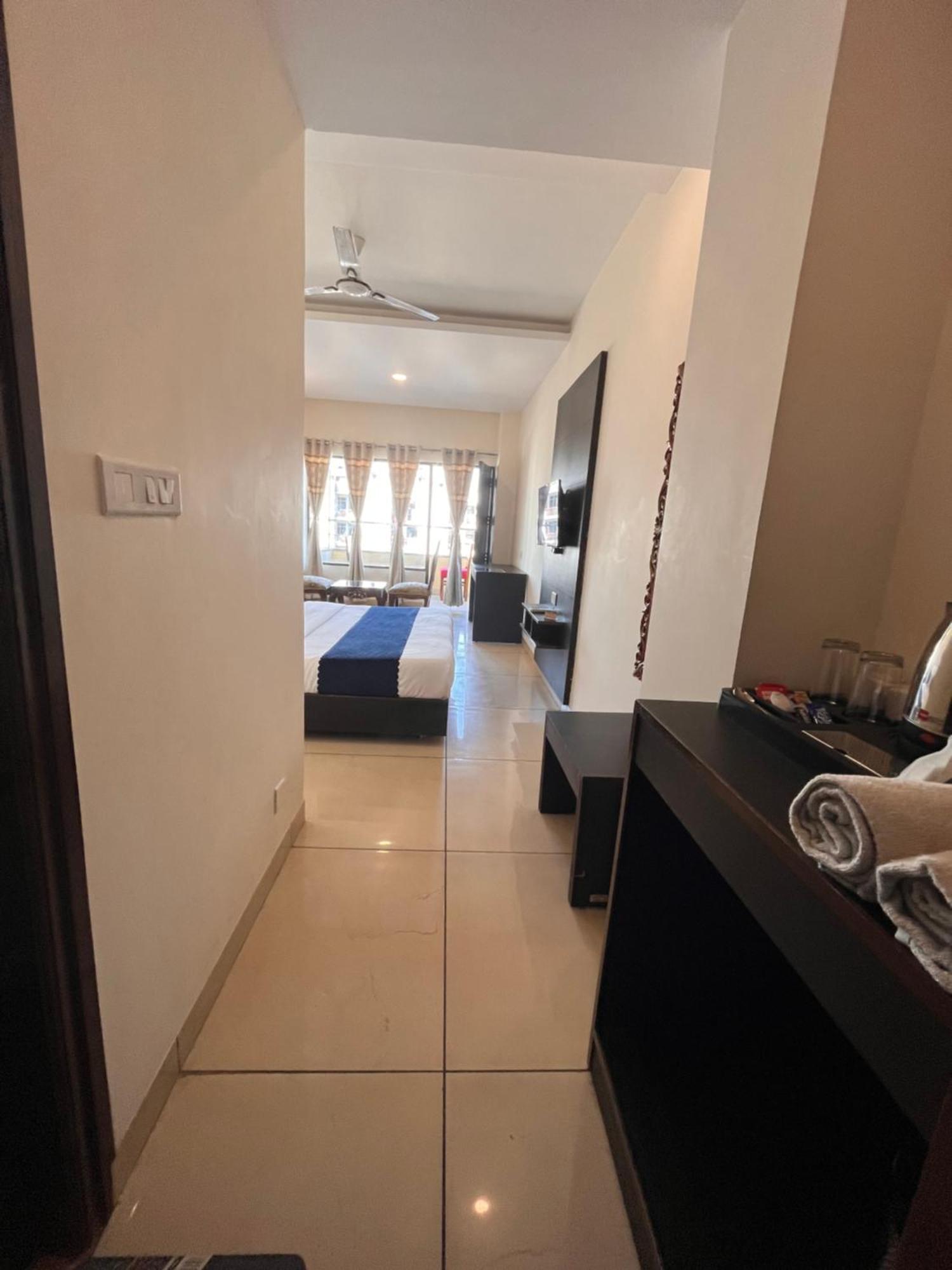 Hotel Jb Residency !! Luxurious & Royal Balcony Rooms !! Large Rooms Zirakpur Exteriér fotografie