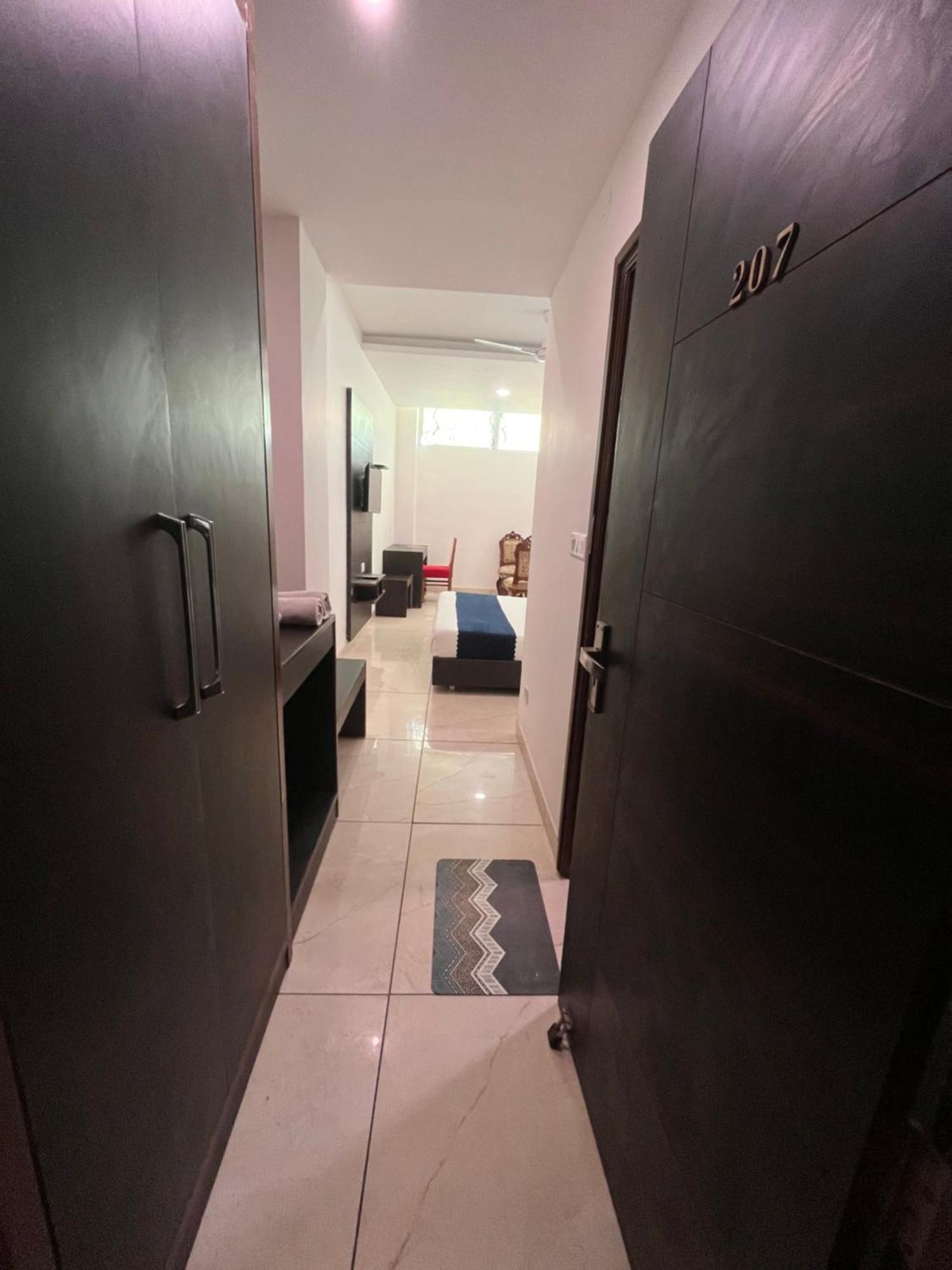 Hotel Jb Residency !! Luxurious & Royal Balcony Rooms !! Large Rooms Zirakpur Exteriér fotografie