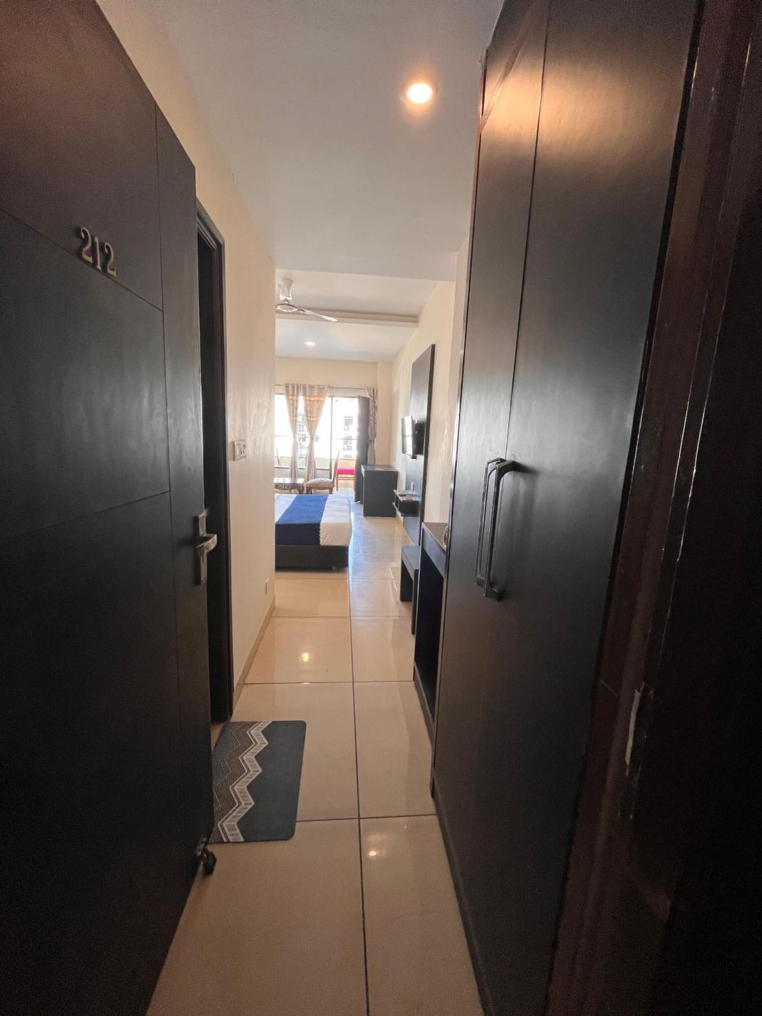 Hotel Jb Residency !! Luxurious & Royal Balcony Rooms !! Large Rooms Zirakpur Exteriér fotografie